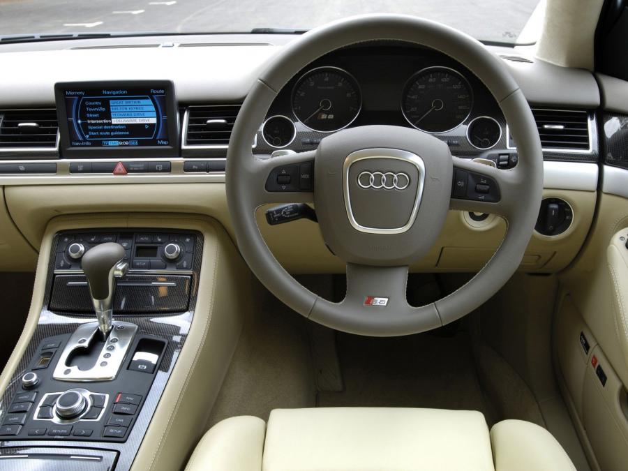 Торпедо Audi S8 (D3) 2005 года  (UK) (фото 5 из 7)